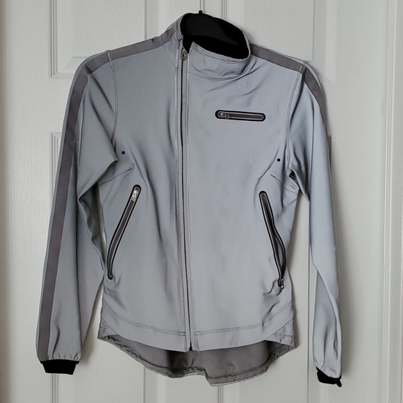 Lululemon Run: Reflective Jacket - Picture 2 of 6